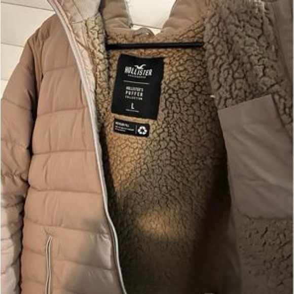 COPY - Hollister puffer jacket - Picture 3 of 3